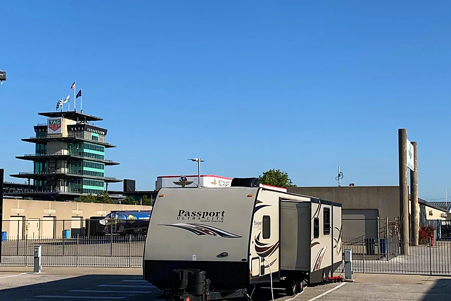 3220BH — Travel Trailer